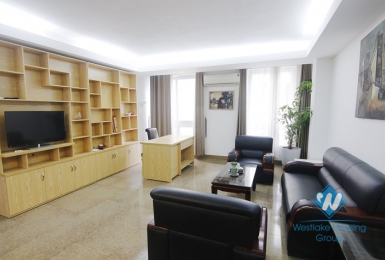 Reasonable price 2 bedrooms apartment for rent in Lang Ha st, Dong Da district.